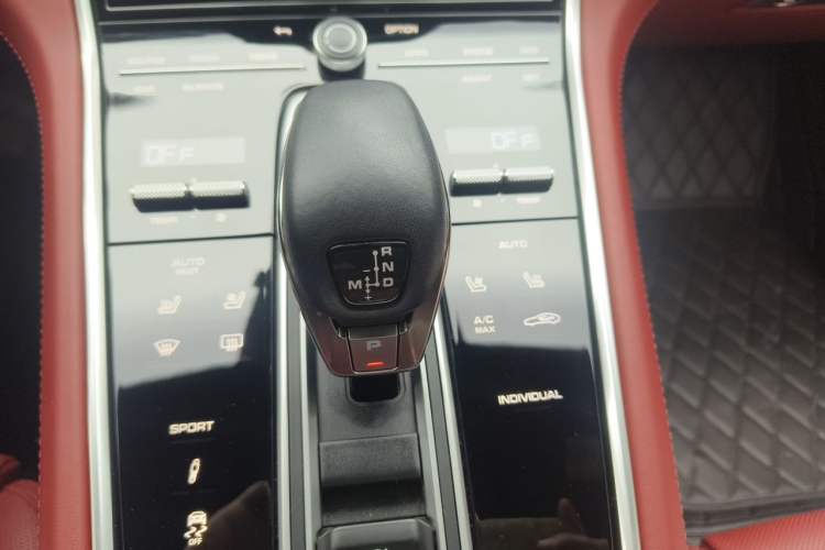 Used Porsche Panamera 2023 Facelifted Panamera 2.9T Platinum Edition Gear Lever