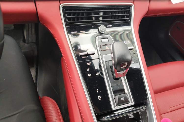 Used Porsche Panamera 2023-Year Restyled Panamera Executive Extended Platinum Edition 2.9T Gear Lever