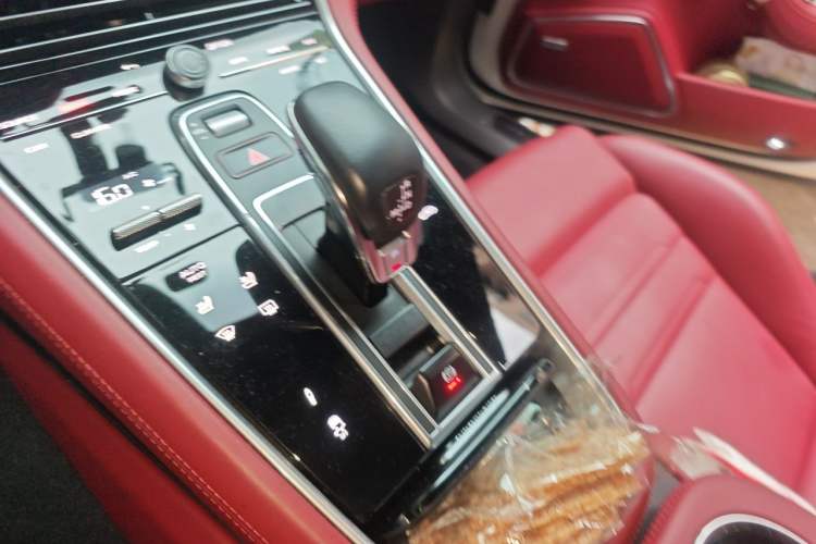 Used Porsche Panamera 2023 Facelifted Panamera 2.9T Platinum Edition Gear Lever