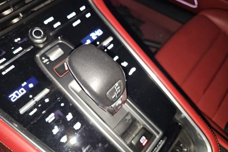 Used Porsche Panamera 2023 Facelifted Panamera 2.9T Platinum Edition Gear Lever