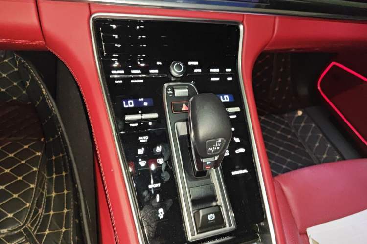 Used Porsche Panamera 2023 Facelifted Panamera 2.9T Platinum Edition Gear Lever