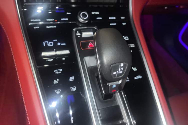 Used Porsche Panamera 2023 Panamera Executive Long Wheelbase Platinum Edition 2.9T Gear Lever