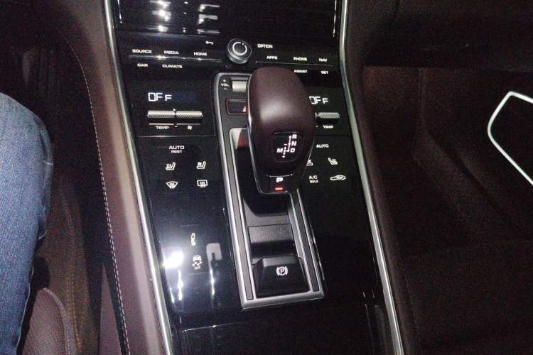 Used Porsche Panamera 2023 Facelifted Panamera 2.9T Platinum Edition Gear Lever