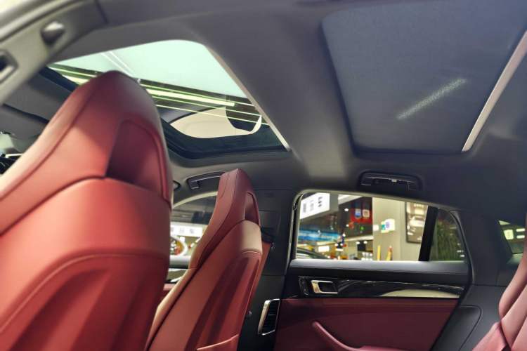 Used Porsche Panamera 2023 Panamera 4 E-Hybrid Platinum Edition 2.9T Headliner