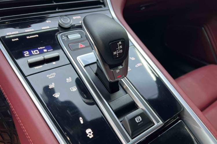 Used Porsche Panamera 2023 Panamera 4 Executive Extended Platinum Edition 2.9T Interior 4