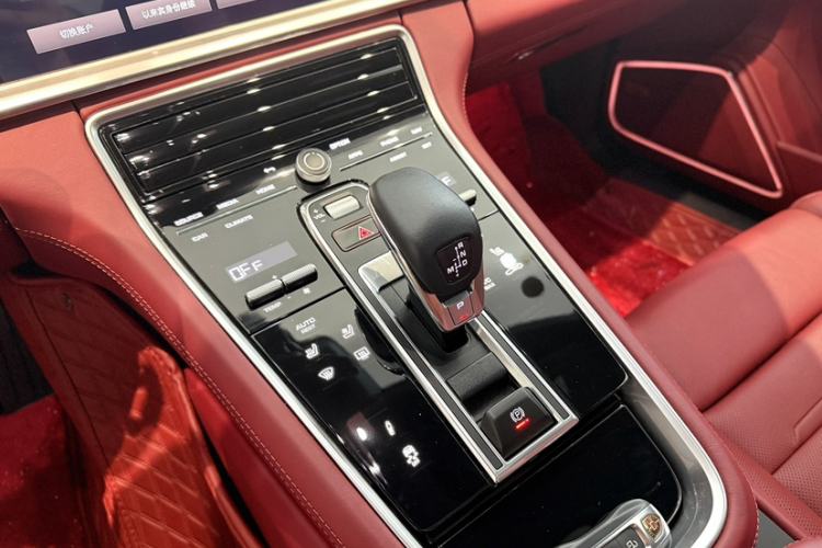 Used Porsche Panamera 2023 Facelifted Panamera 2.9T Platinum Edition Interior 4