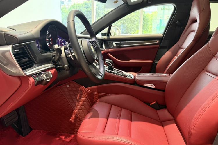 Used Porsche Panamera 2023 Facelifted Panamera 2.9T Platinum Edition Interior 5