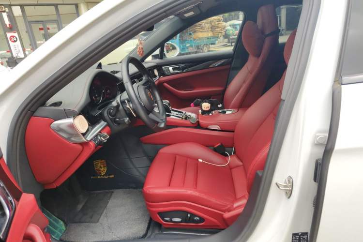 Used Porsche Panamera 2023-Year Restyled Panamera Executive Extended Platinum Edition 2.9T Left Front Seat