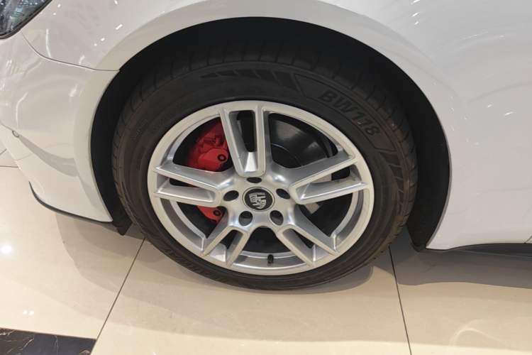 Used Porsche Panamera 2023 Panamera 2.9T Left Front Wheel Hub