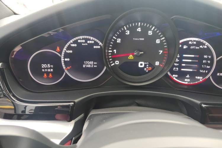 Used Porsche Panamera 2023-Year Restyled Panamera Executive Extended Platinum Edition 2.9T Odometer Close Up