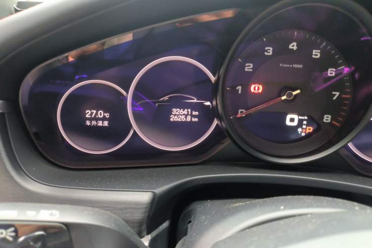 Used Porsche Panamera 2023 Panamera 2.9T Odometer Close Up