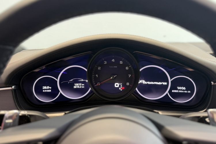 Used Porsche Panamera 2023 Panamera 2.9T Platinum Edition Odometer Close Up