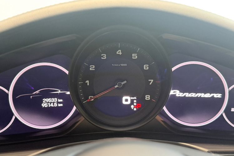Used Porsche Panamera 2023 Panamera 2.9T Odometer Close Up