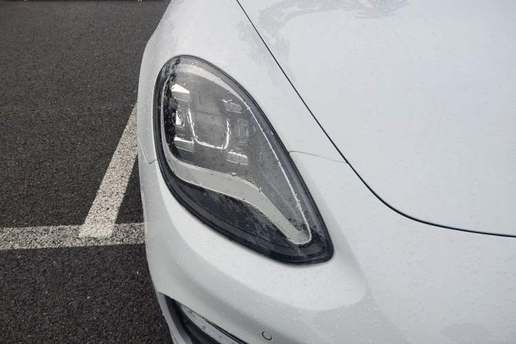 Used Porsche Panamera 2023-Year Restyled Panamera Executive Extended Platinum Edition 2.9T Right Front Headlight