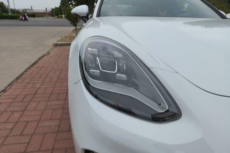 Used Porsche Panamera 2023 Restyled Panamera 4 Executive Extended Platinum Edition 2.9T Right Front Headlight