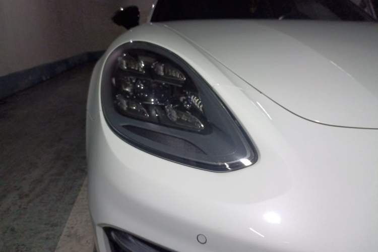 Used Porsche Panamera 2023-Year Restyled Panamera Executive Extended Platinum Edition 2.9T Right Front Headlight