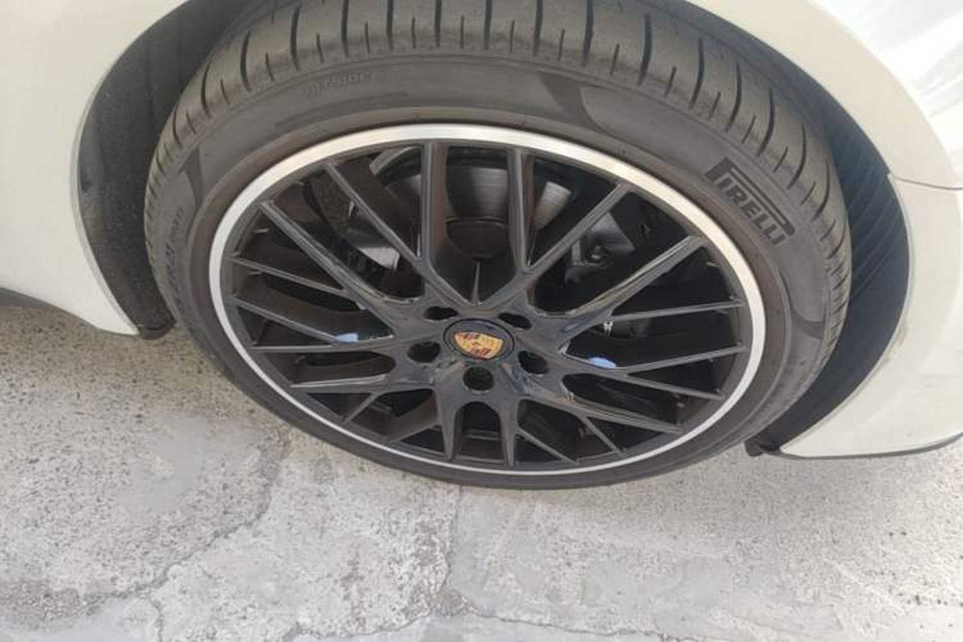 Used Porsche Panamera 2023 Facelifted Panamera 2.9T Platinum Edition Right Front Wheel Hub