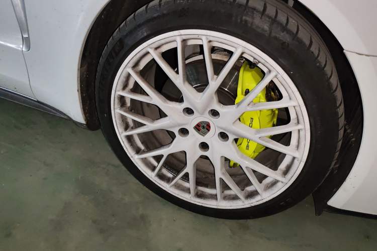 Used Porsche Panamera 2023 Panamera Executive Long Wheelbase 2.9T Right Front Wheel Hub