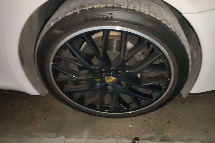 Used Porsche Panamera 2023 Panamera 2.9T Platinum Edition Right Front Wheel Hub