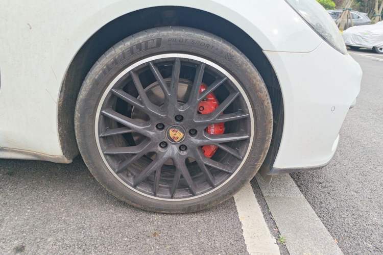 Used Porsche Panamera 2023 Panamera 2.9T Right Front Wheel Hub
