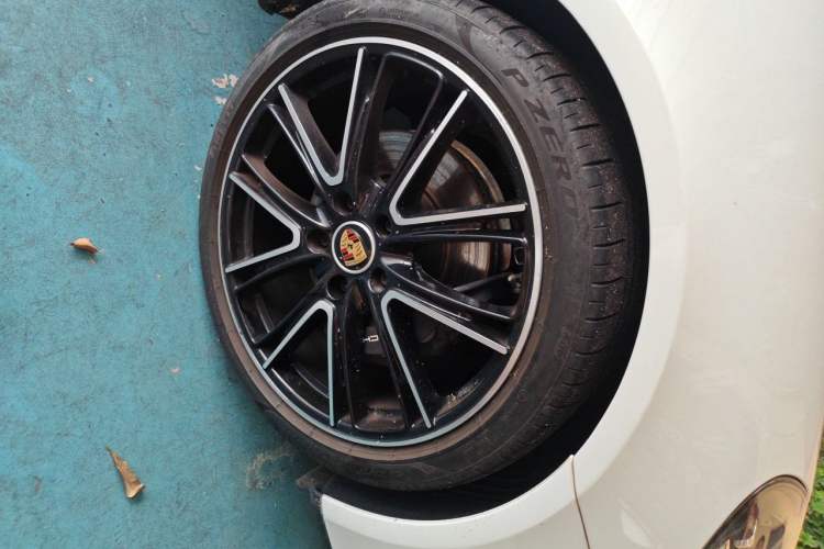 Used Porsche Panamera 2023 Panamera Executive Long Wheelbase 2.9T Right Front Wheel Hub