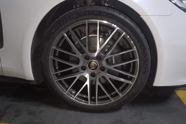 Used Porsche Panamera 2023 Facelifted Panamera 2.9T Platinum Edition Right Front Wheel Hub