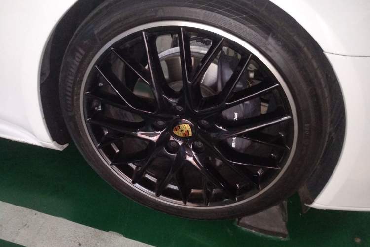 Used Porsche Panamera 2023 Facelifted Panamera 2.9T Platinum Edition Right Front Wheel Hub
