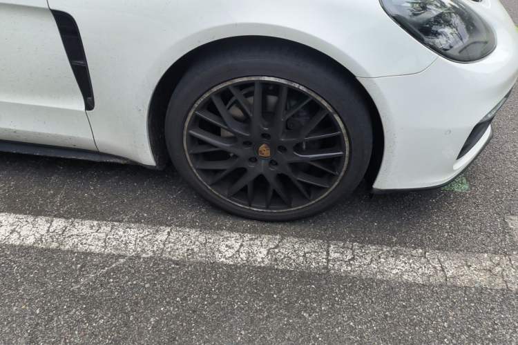 Used Porsche Panamera 2023 Panamera 2.9T Right Front Wheel Hub