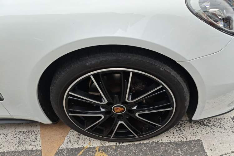 Used Porsche Panamera 2023 Facelifted Panamera 2.9T Platinum Edition Right Front Wheel Hub
