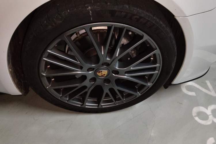 Used Porsche Panamera 2023 Facelifted Panamera 2.9T Platinum Edition Right Front Wheel Hub