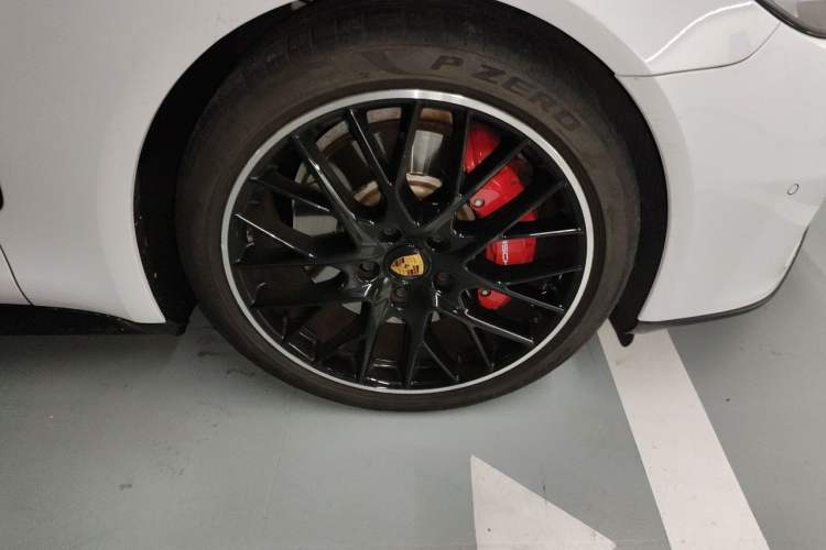 Used Porsche Panamera 2023 Panamera GTS 4.0T Right Front Wheel Hub