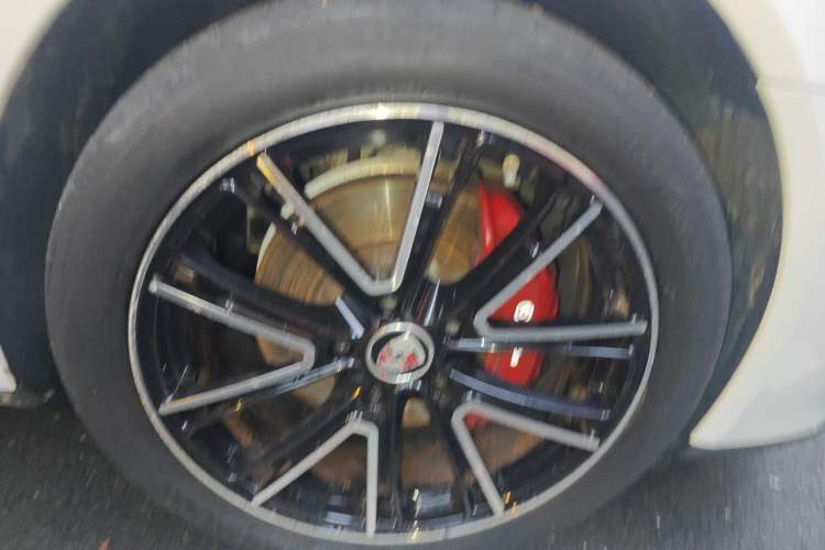 Used Porsche Panamera 2023 Panamera 2.9T Right Front Wheel Hub