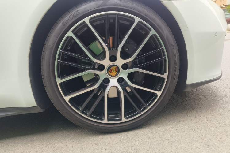 Used Porsche Panamera 2023 Facelifted Panamera 2.9T Platinum Edition Right Front Wheel Hub