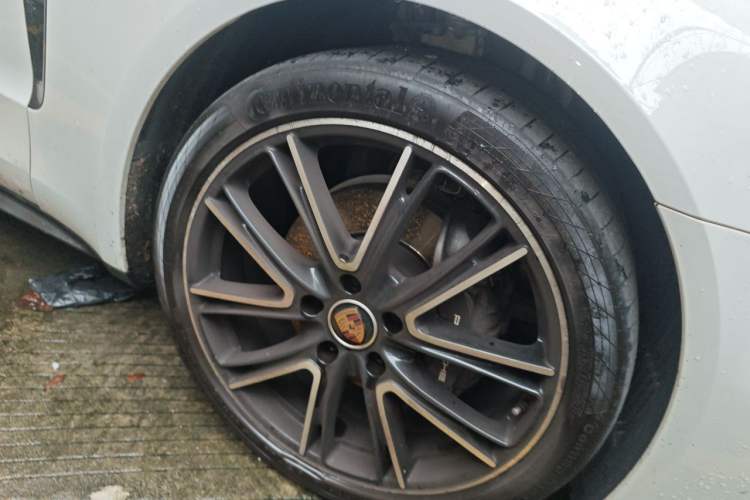 Used Porsche Panamera 2023 Facelifted Panamera 2.9T Platinum Edition Right Front Wheel Hub