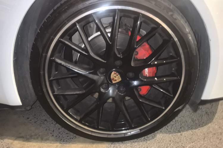 Used Porsche Panamera 2023 Panamera Executive Long Wheelbase Platinum Edition 2.9T Right Front Wheel Hub