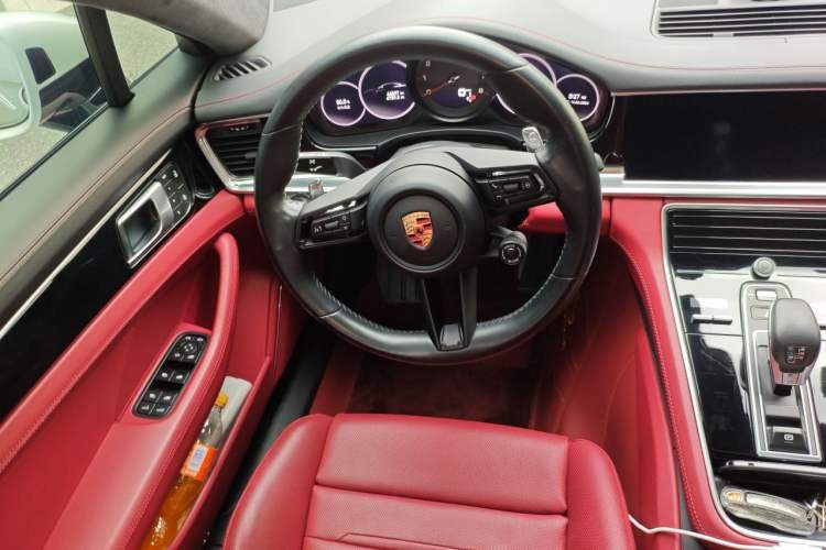 Used Porsche Panamera 2023 Facelifted Panamera 2.9T Platinum Edition Steering Wheel