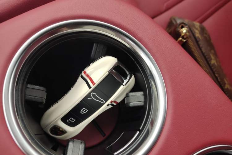 Used Porsche Panamera 2023-Year Restyled Panamera Executive Extended Platinum Edition 2.9T Vehicle Key