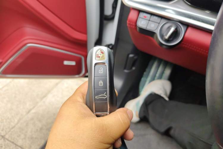 Used Porsche Panamera 2023-Year Restyled Panamera Executive Extended Platinum Edition 2.9T Vehicle Key