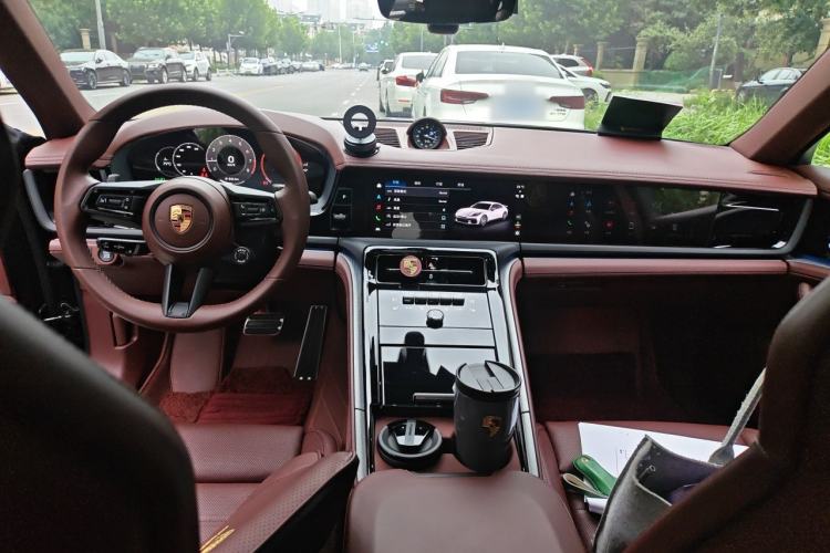 Used Porsche Panamera 2024 Panamera 4 Executive Long Wheelbase 2.9T Center Console