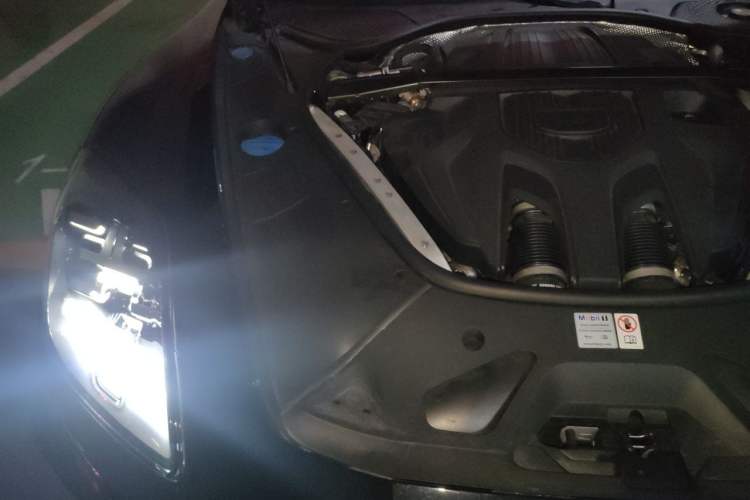 Used Porsche Panamera 2024 Panamera Executive Long Wheelbase 2.9T Engine Bay Right