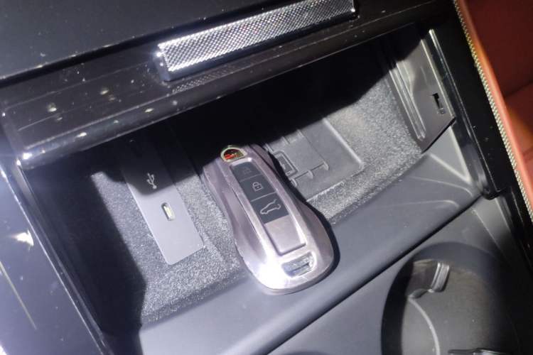 Used Porsche Panamera 2024 Panamera Executive Long Wheelbase 2.9T Gear Lever