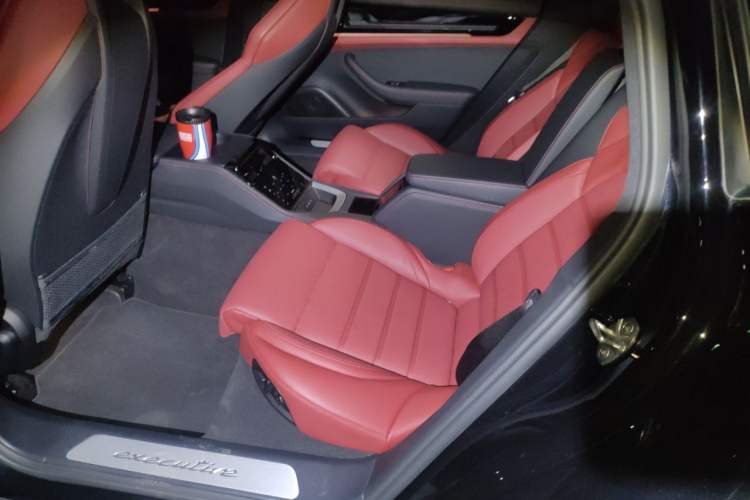 Used Porsche Panamera 2024 Panamera Executive Long Wheelbase 2.9T Left Rear Seat
