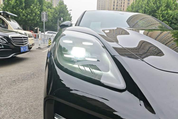 Used Porsche Panamera 2024 Panamera 4 Executive Long Wheelbase 2.9T Right Front Headlight