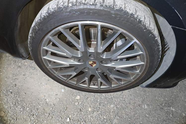 Used Porsche Panamera 2024 Panamera Executive Long Wheelbase 2.9T Right Front Wheel Hub
