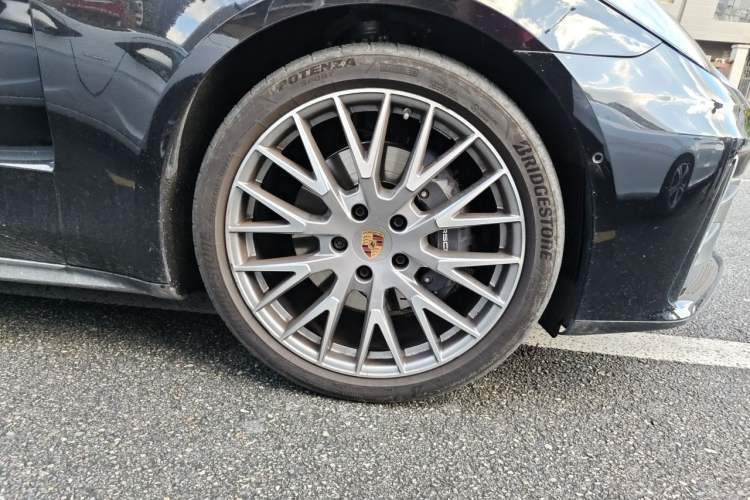 Used Porsche Panamera 2024 Panamera 4 Executive Long Wheelbase 2.9T Right Front Wheel Hub