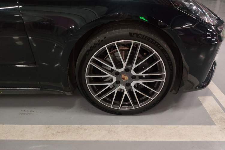 Used Porsche Panamera 2024 Panamera Executive Long Wheelbase 2.9T Right Front Wheel Hub