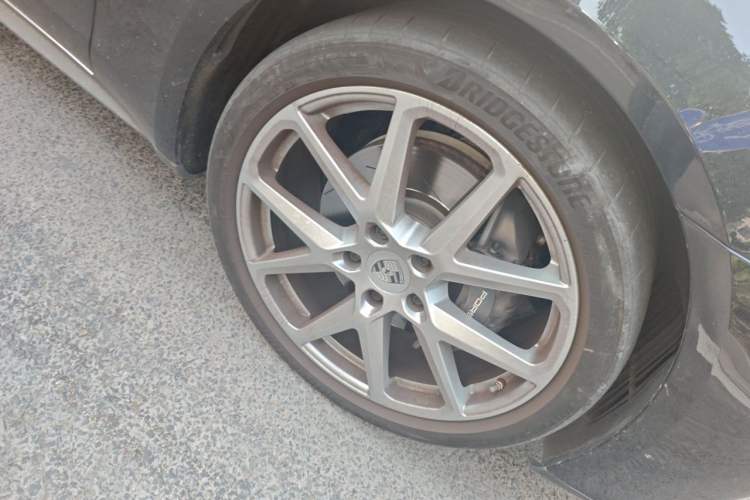 Used Porsche Panamera 2024 Panamera Executive Long Wheelbase 2.9T Right Front Wheel Hub