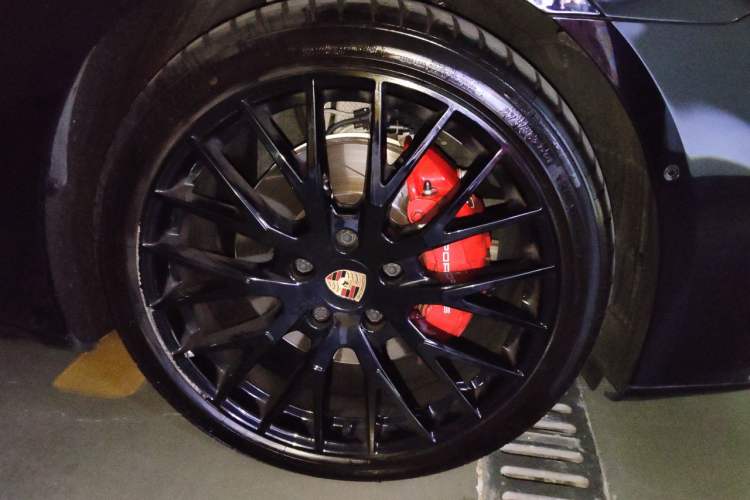 Used Porsche Panamera 2024 Panamera Executive Long Wheelbase 2.9T Right Front Wheel Hub