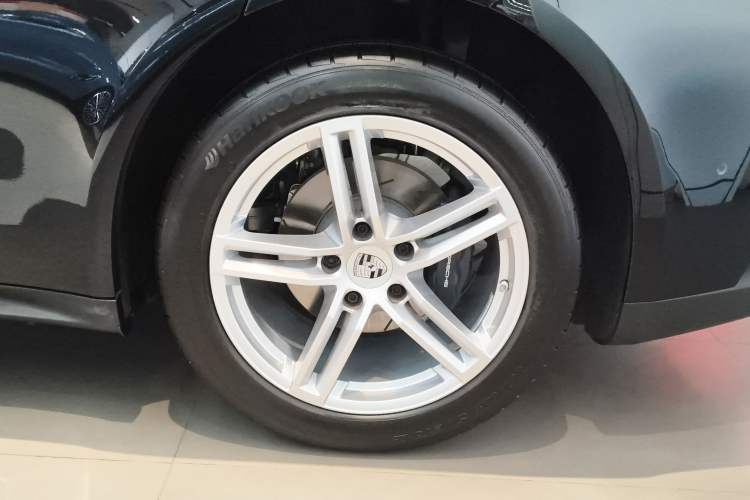 Used Porsche Panamera 2024 Panamera 2.9T Right Rear Wheel Hub