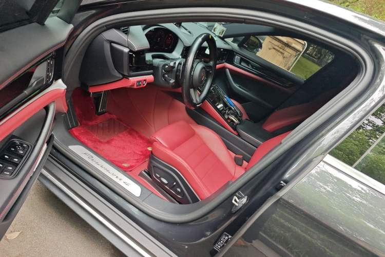 Used Porsche Panamera 2024 Panamera 4 Executive Long Wheelbase 2.9T Left Front Seat